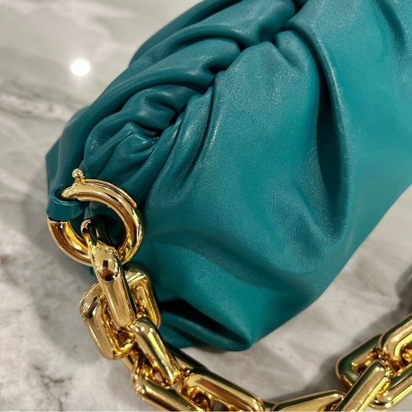 Bottega Veneta Leather The Chain Pouch Handbag - Picture 8 of 16